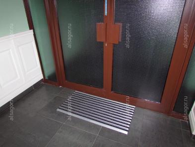 Грязезащитное покрытие на лифтовой площадке