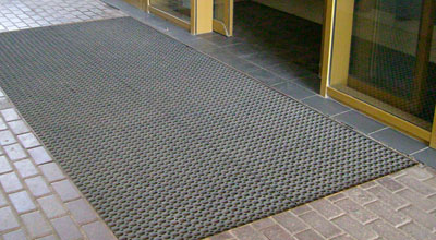 Резиновые покрытия на входе в бизнес-центр